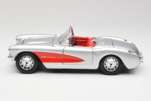Chevrolet Corvette C1 Argent & Rouge Bburago 1:18 3024-M1 Métal — image 4 sur 8