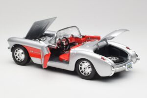 Chevrolet Corvette C1 Argent & Rouge Bburago 1:18 3024-M1 Métal — image 5 sur 8