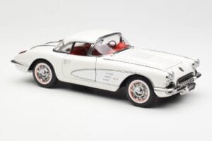 Chevrolet Corvette C1 Spider Hard Top Snowcrest Blanc AUTOart 1:18 71147 Métal — image 6 sur 8