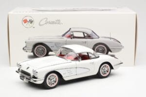 Chevrolet Corvette C1 Spider Hard Top Snowcrest Blanc AUTOart 1:18 71147 Métal — image 8 sur 8