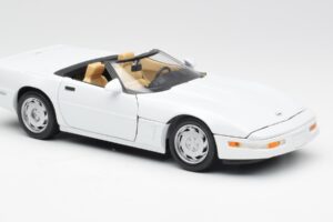 Chevrolet Corvette C4 Cabriolet Blanc Maisto 1:18 32830 Métal — image 6 sur 8