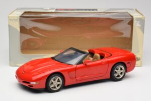 Chevrolet Corvette C5 Cabriolet Rouge UT Models 1:18 21006 Métal — image 8 sur 8