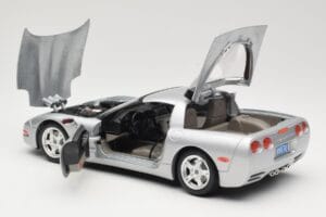 Chevrolet Corvette C5 Argent Bburago 1:18 3056 Métal — image 5 sur 8