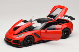 Chevrolet Corvette C7 ZR1 Torch Red IXO 1:18 18RDC243-FO Métal — image 2 sur 8