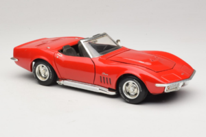 Chevrolet Corvette C3 Cabriolet Rouge Revell 1:18 8833-P1 Métal — image 6 sur 8