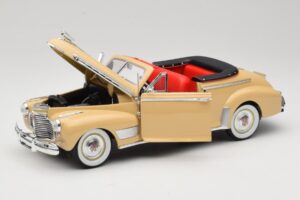Chevrolet Deluxe Cabriolet Beige Eagle Collectibles 1:18 3022518 Métal — image 2 sur 8