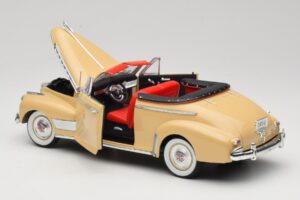 Chevrolet Deluxe Cabriolet Beige Eagle Collectibles 1:18 3022518 Métal — image 5 sur 8