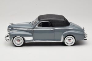 Chevrolet Deluxe Cabriolet Avec Capote Souple Gris Eagles Race 1:18 7497276 Métal — image 4 sur 8