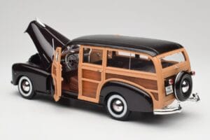 Chevrolet Fleetmaster Woody Noir & Wood Panels Maisto 1:18 43697545B Métal — image 5 sur 8