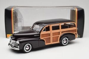 Chevrolet Fleetmaster Woody Noir & Wood Panels Maisto 1:18 43697545B Métal — image 8 sur 8