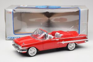 Chevrolet Impala Cabriolet Rouge Welly 1:18 9864W Métal — image 8 sur 8