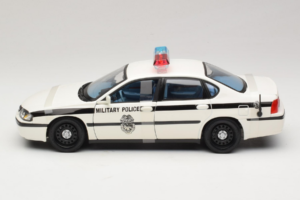 Chevrolet Impala Military Police Maisto 1:18 36611 Métal — image 3 sur 6