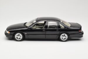 Chevrolet Impala SS Noir AUTOart 1:18 71091 Métal — image 4 sur 8