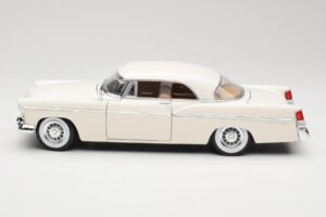Chrysler 300B Blanc Maisto 1:18 531897 Métal — image 4 sur 8