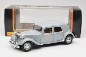 Citroen 15CV 6 Cyl Gris Maisto 1:18 50313 Métal — image 8 sur 8