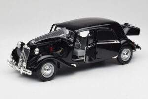 Citroën 15CV 6 Cyl Noir Maisto 1:18 31821 Métal — image 2 sur 8