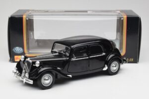 Citroën 15CV 6 Cyl Noir Maisto 1:18 31821 Métal — image 8 sur 8
