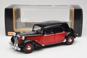Citroen 15CV 6 Cyl Noir & Rouge Valmy Maisto 1:18 56009 Métal — image 8 sur 8