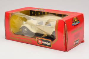Citroen 15CV Traction Avant Beige Bburago 1:24 1501-B1 Métal — image 3 sur 3