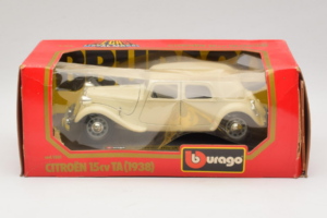 Citroen 15CV Traction Avant Beige Bburago 1:24 1501-B1 Métal