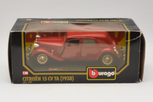 Citroën 15CV TA Rouge Bburago 1:24 1501 Métal