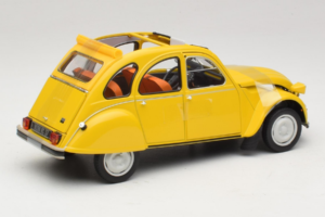 Citroen 2CV 6 Club Mimosa Yellow Norev 1:18 181496 Métal — image 2 sur 6