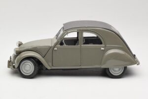 Citroen 2CV Gris Maisto 1:18 31834 Métal — image 4 sur 8