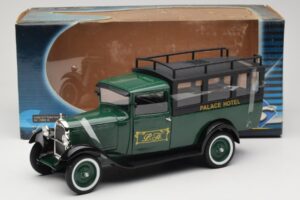 Citroen C4 F Palace Hotel Vert Solido 1:18 118303-00 Métal — image 6 sur 6