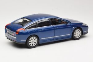 Citroen C6 Bleu Bburago 1:18 18-12073 Métal — image 3 sur 8