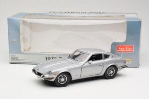 Datsun 240Z S30 Argent Sun Star 1:18 3503 Métal — image 8 sur 8