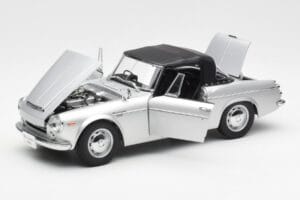 Datsun Fairlady 2000 SR311 Roadster Argent AUTOart 1:18 77432 Métal — image 2 sur 8
