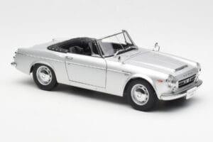 Datsun Fairlady 2000 SR311 Roadster Argent AUTOart 1:18 77432 Métal — image 6 sur 8