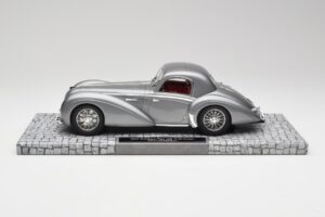Delahaye Type 145 V12 Coupe Mullin Museum Minichamps 1:18 107116120 Métal — image 3 sur 6