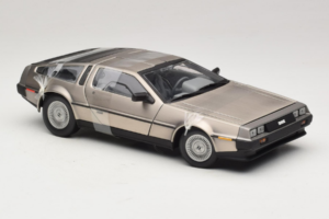 DeLorean DMC-12 Argent Sun Star 1:18 2703 Métal — image 4 sur 6