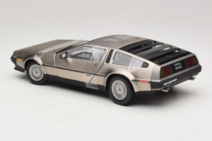 DeLorean DMC-12 Argent Sun Star 1:18 2703 Métal — image 5 sur 6