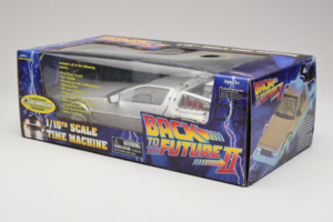 DeLorean DMC-12 Time Machine Back to the Future II Diamond 1:15 210123 Métal — image 3 sur 3