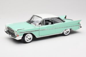 DeSoto Adventurer Vert Road Signature 1:18 92738-R1 Métal