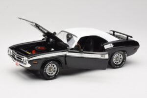 Dodge Challenger R/T Noir & Blanc ERTL 1:18 36549 Métal — image 2 sur 8