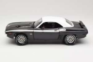 Dodge Challenger R/T Noir & Blanc ERTL 1:18 36549 Métal — image 4 sur 8