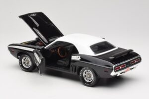 Dodge Challenger R/T Noir & Blanc ERTL 1:18 36549 Métal — image 5 sur 8