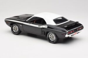 Dodge Challenger R/T Noir & Blanc ERTL 1:18 36549 Métal — image 7 sur 8