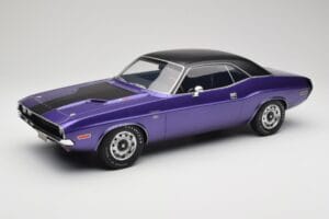 Dodge Challenger R/T Plum Crazy Otto 1:12 G083 Résine