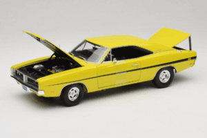 Dodge Charger R/T Jaune Dirty Mary Crazy Larry Auto World 1:18 AWSS101/06 Métal — image 2 sur 8
