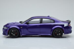 Dodge Charger Super Bee Violet GT Spirit 1:18 GT895 Résine — image 3 sur 6