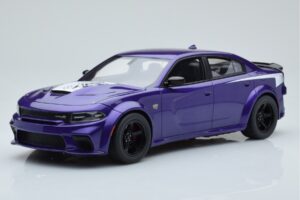 Dodge Charger Super Bee Violet GT Spirit 1:18 GT895 Résine