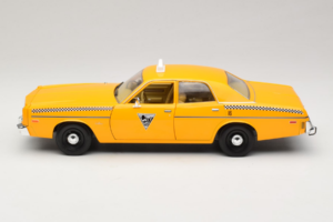 Dodge Monaco Taxi Rocky III GreenLight 1:18 19111 Métal — image 4 sur 8
