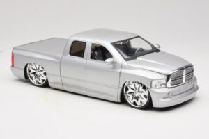 Dodge Ram Tuned Argent Jada 1:18 63162-SM Métal — image 6 sur 8