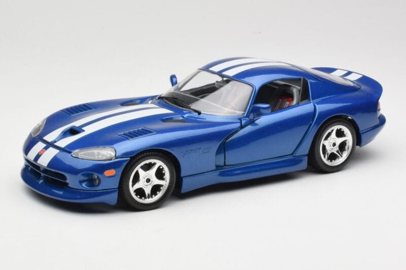Dodge Viper GTS SR II Bleu avec Bandes Blanches Bburago 1:18 3330 Métal