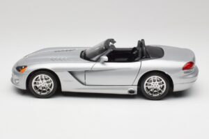 Dodge Viper SRT-10 Bright Argent Bburago 1:18 34908 Métal — image 4 sur 8