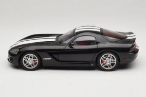Dodge Viper SRT-10 Coupe Noir AUTOart 1:18 71712 Métal — image 4 sur 8